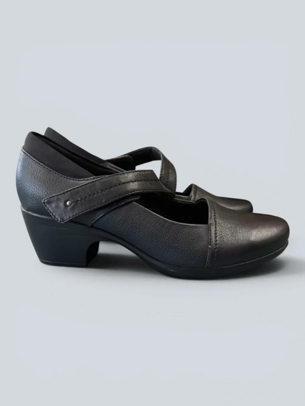 Clarks’s Classic Black Emily Pearl pump heels Sz 9.5